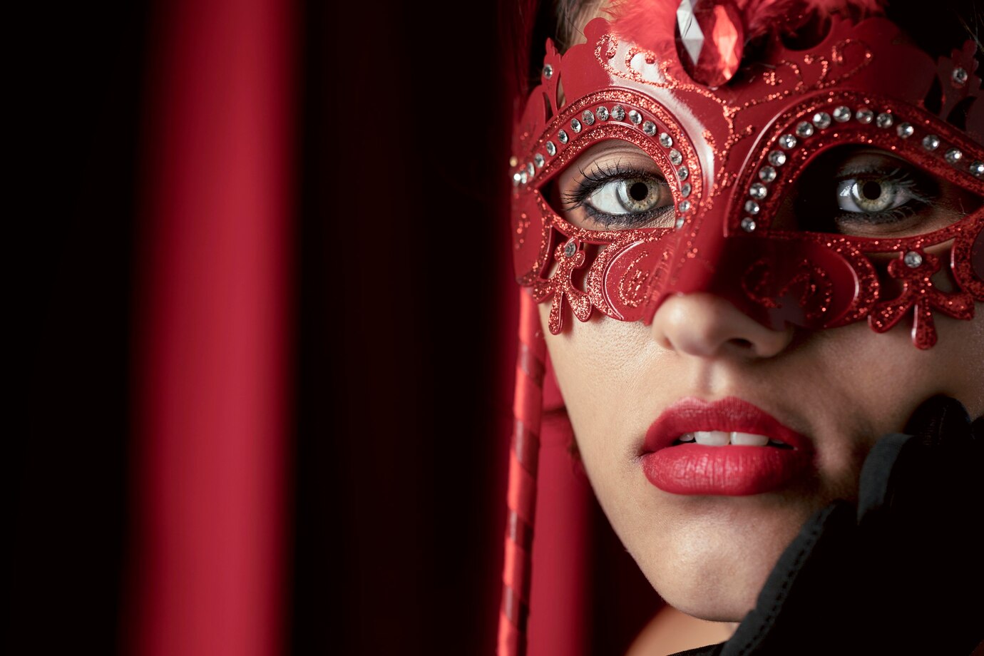Charming Red Masks for Your Lovely Date
